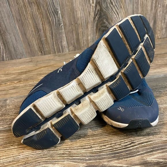 SOLD ON Running cloud Sz 9 Blue / White training running shoes - Picture 4 of 4